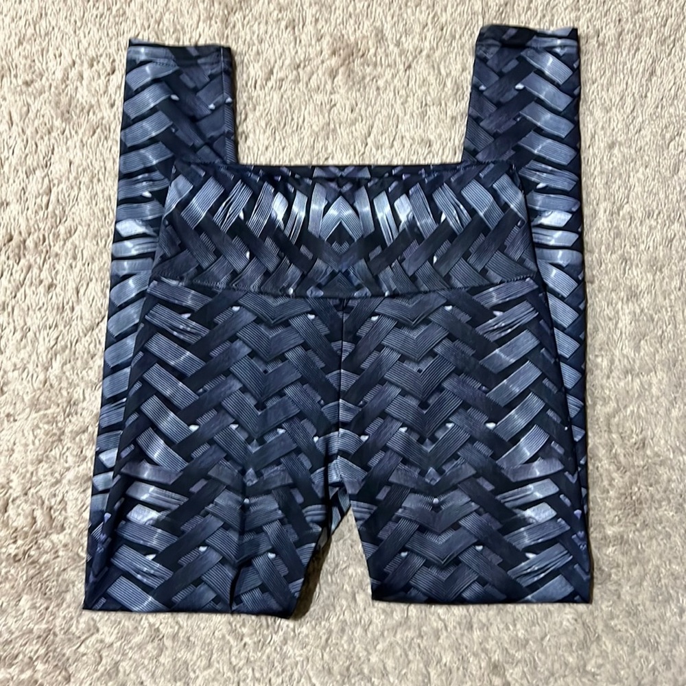 Black gray silky smooth leggings with woven chevron cable print design